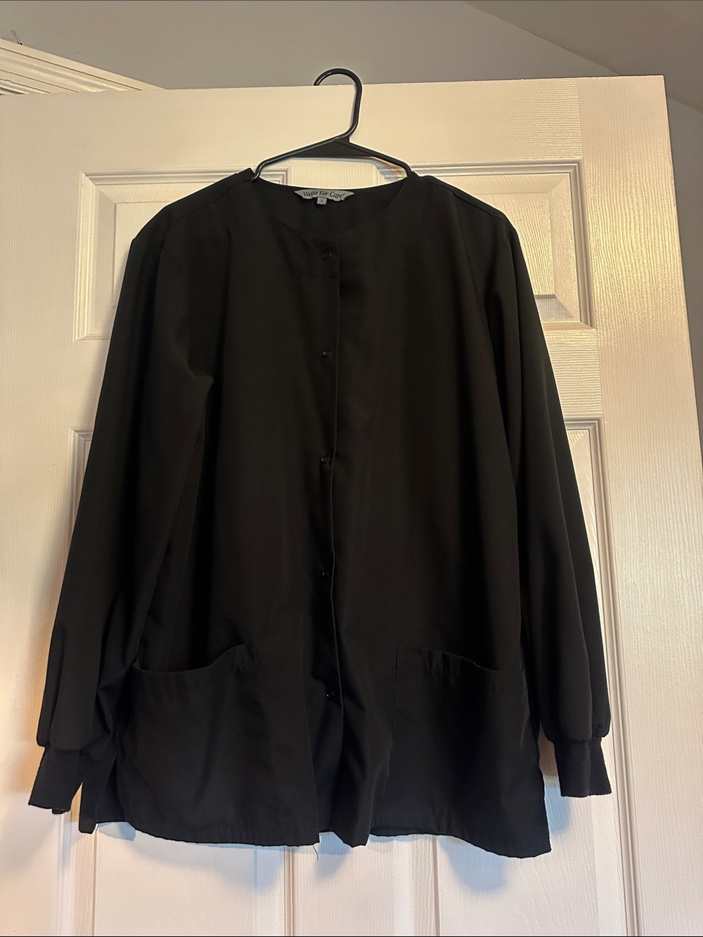 Women’s Black Button-Front Long Sleeve Scrub Jacket SMALL
